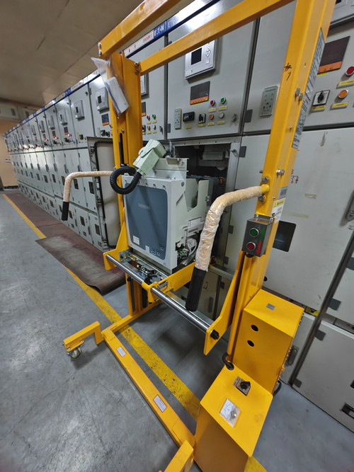 電動(dòng)四合一轉(zhuǎn)運(yùn)升降車